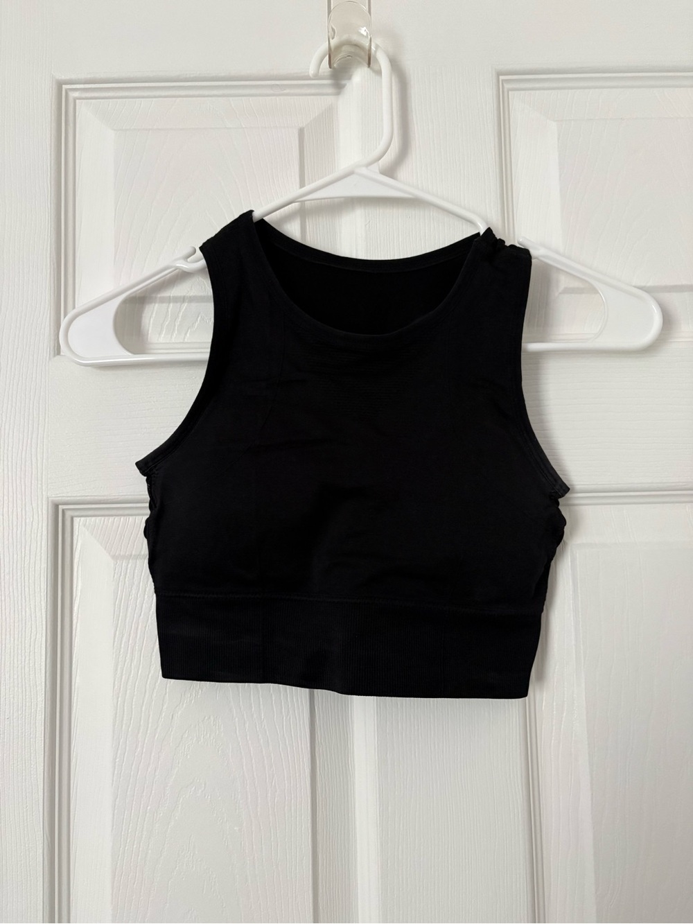 black padded sports crop top/bra